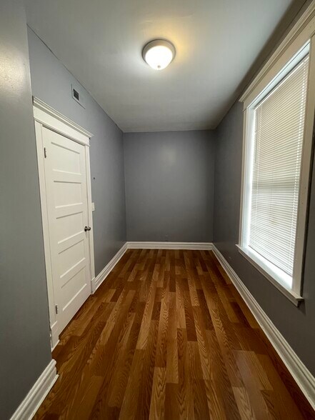 Building Photo - 2532 S Albany Ave