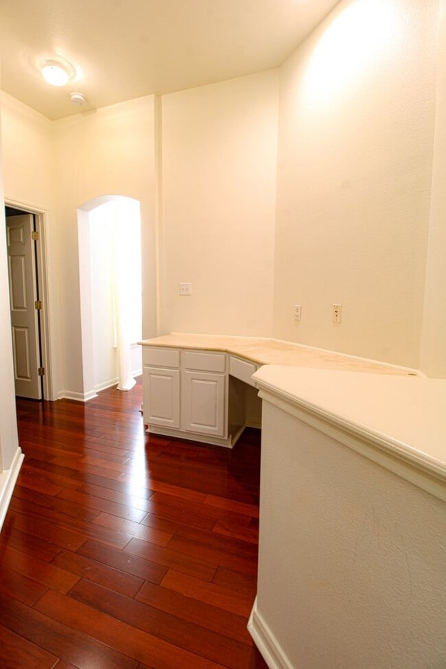 Building Photo - 121 Antler Cir