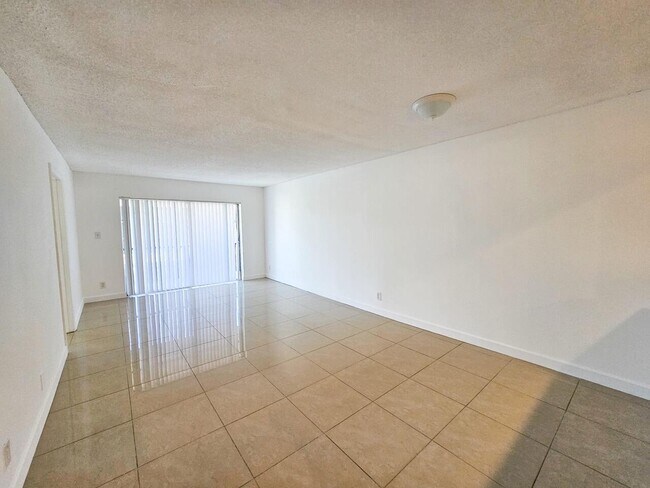 Building Photo - 8051 S Colony Cir