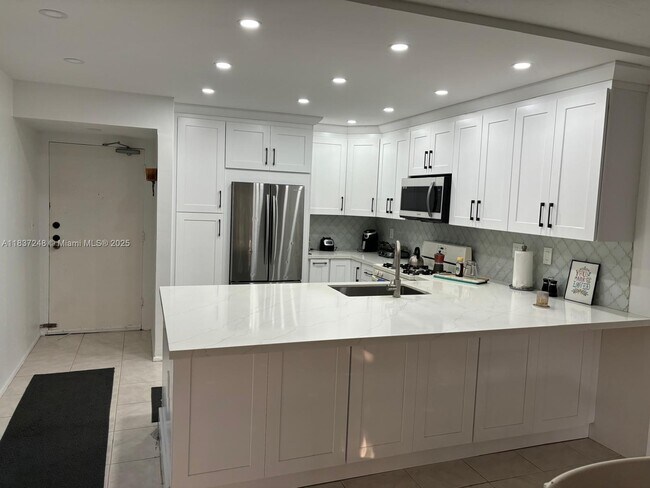 Primary Photo - 6884 N Kendall Dr