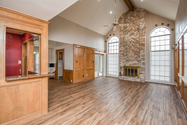 Building Photo - 15502 Rio Plaza Dr