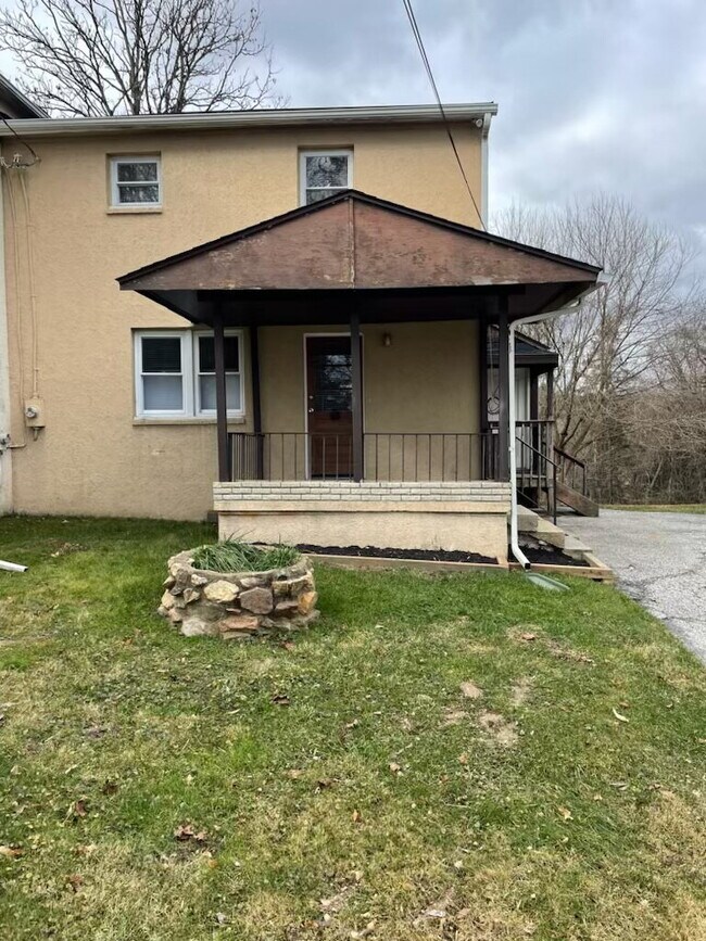 Building Photo - 2828 Cedarhurst Rd