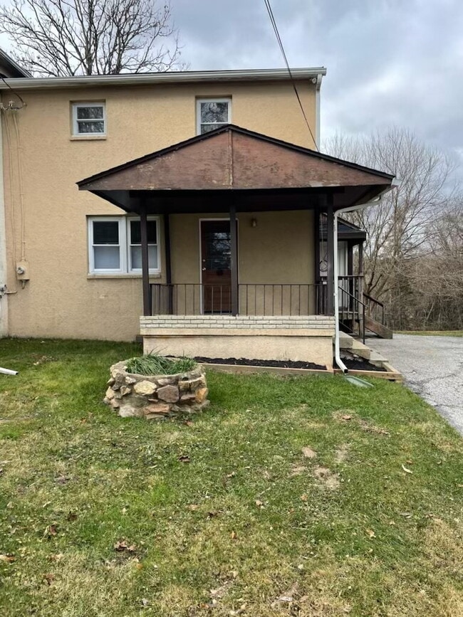 Building Photo - Updated 3 Bedroom Duplex in Finksburg