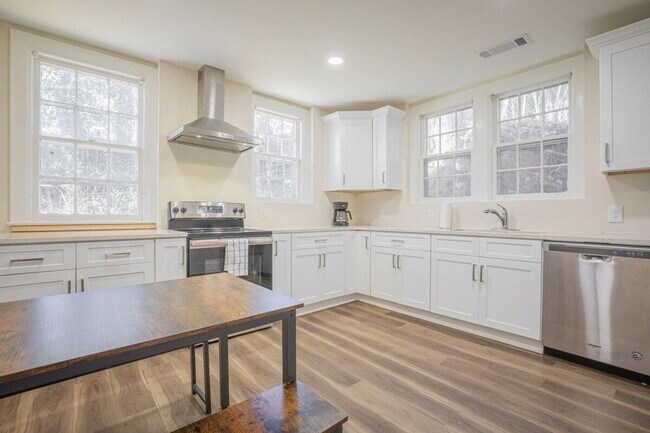 Building Photo - 840 Bobbin Mill Rd