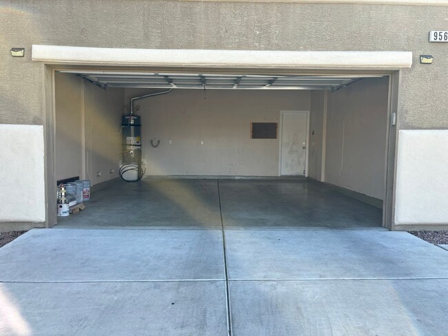 Building Photo - Southwest 5 bd 3 full bath with 2 car gara...
