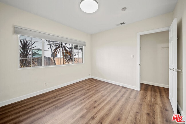 Building Photo - 1453 S Durango Ave