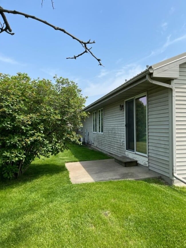 Building Photo - 330