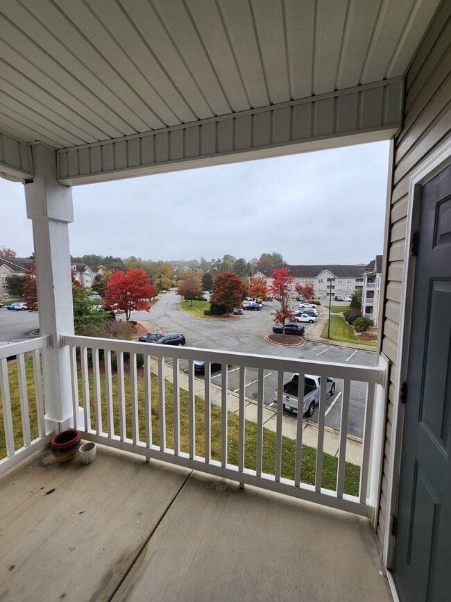 Building Photo - 7104 W Friendly Ave