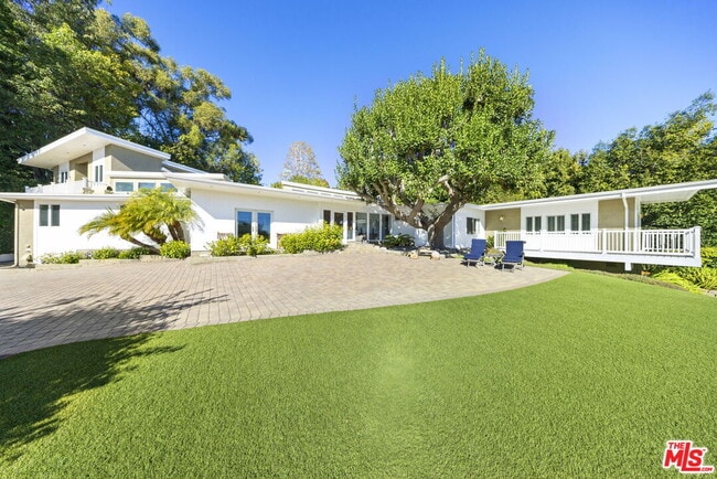 Building Photo - 11215 Sunset Blvd