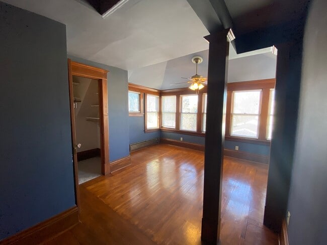 Building Photo - Single Family Home w/ Garage in Daytons Bl...