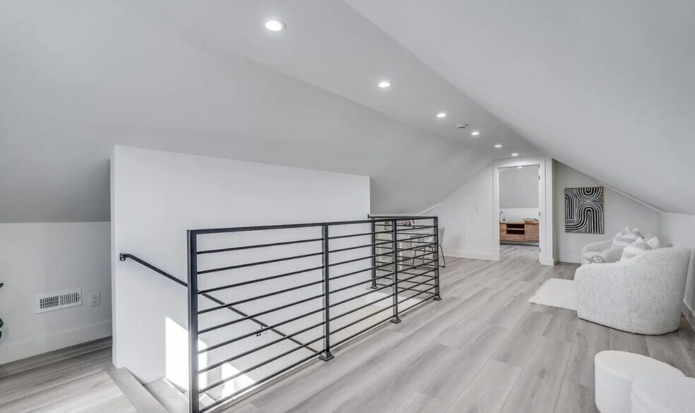 Building Photo - 331 San Antonio Ave