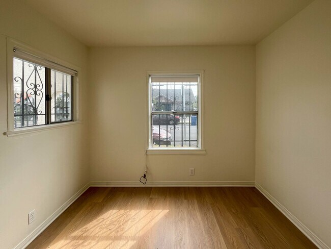 Building Photo - Spacious 1Bedroom  in LA - $1,750.00