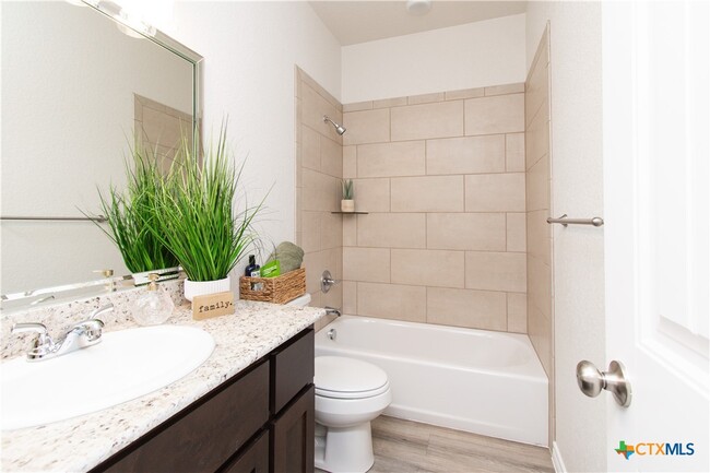 Building Photo - 121 Leon Ln