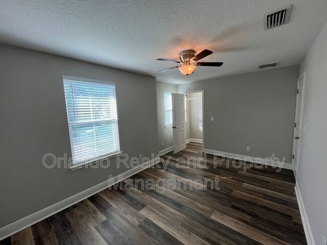 Building Photo - 2697 E Washington St