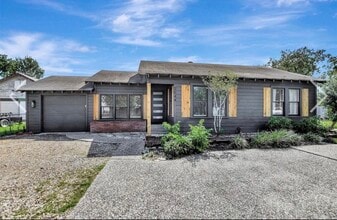 Building Photo - 2044 Thonig Rd