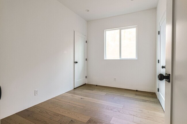 Building Photo - Beautiful 4 Bed House!