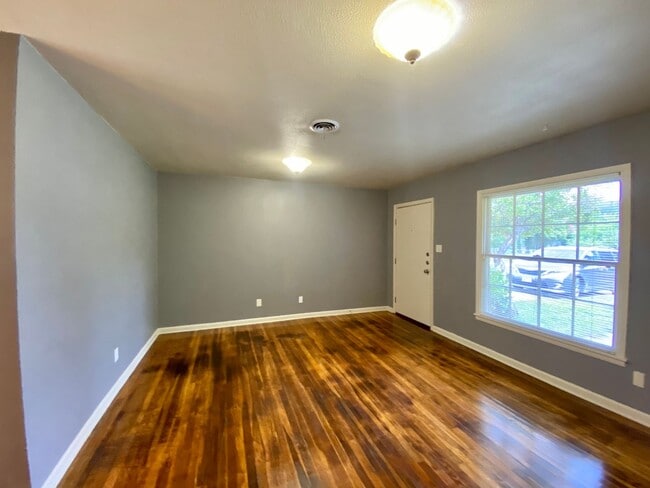 Building Photo - Available June 29: 4 Bedroom Unit in Estab...