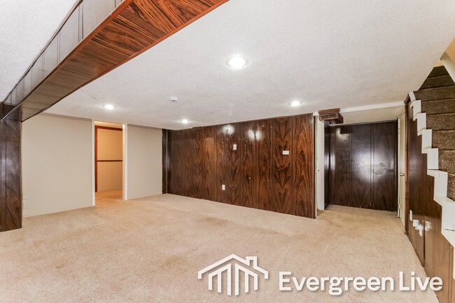 Building Photo - 9133 E 90th Ter