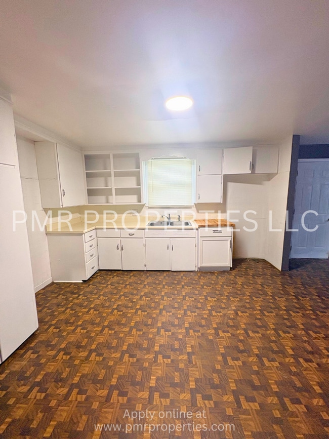 Building Photo - 2 Bedrooms/1 Bathroom House