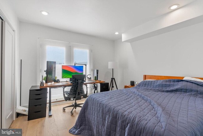 Building Photo - 2117 Clymer St