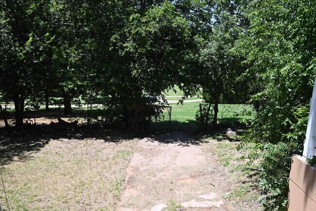 Building Photo - 1512 Parkdale Dr