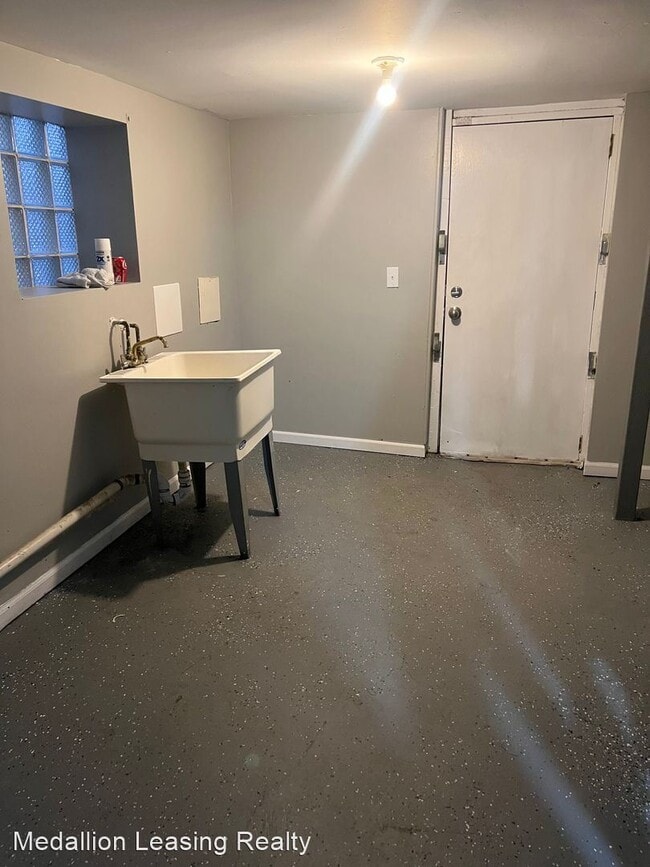 Building Photo - 4 br, 2 bath House - 7312 S Oakley Ave