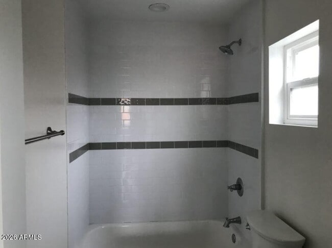 Building Photo - 603 E Solana Dr