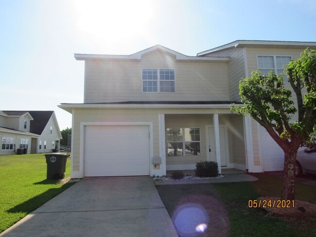 Primary Photo - 22 Courtyard Way