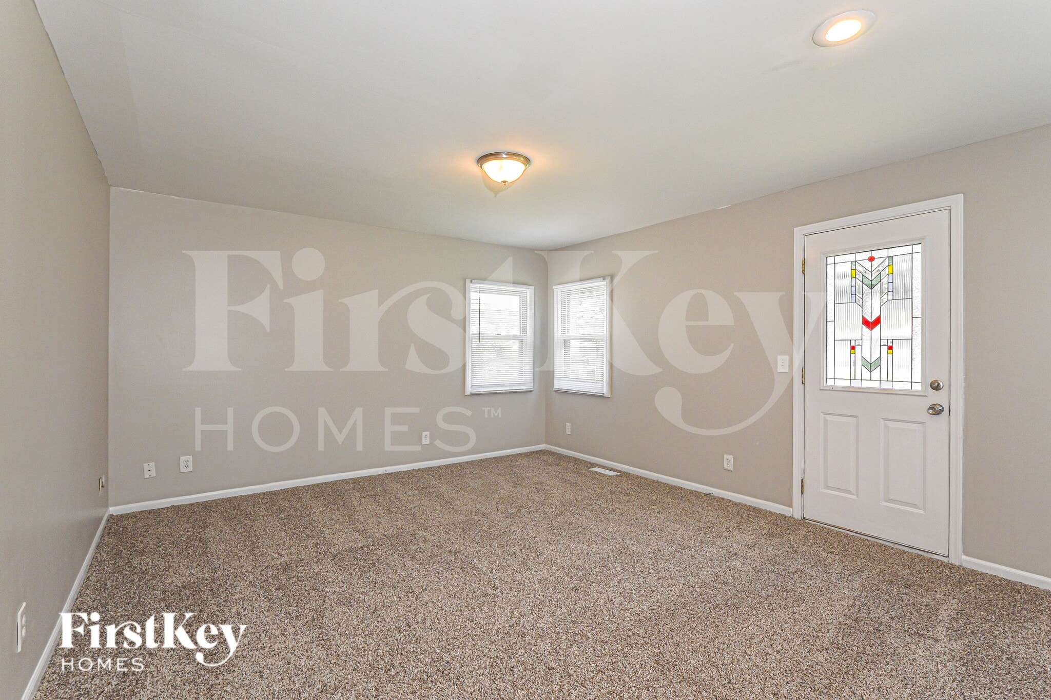 Building Photo - 611 W Oakwood Dr