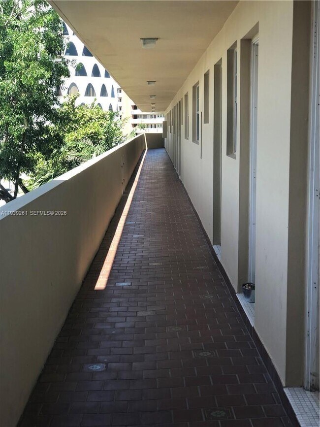 Building Photo - 1750 NE 191st St