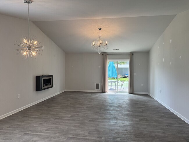 Building Photo - Charming Cul-de-Sac Home in Forest Oaks