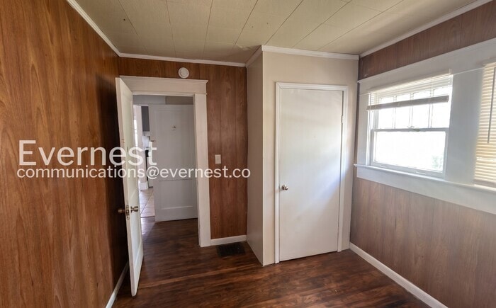 Building Photo - 1119 Graymont Ave W
