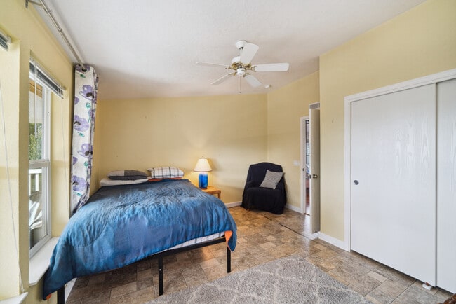 Building Photo - Bay City