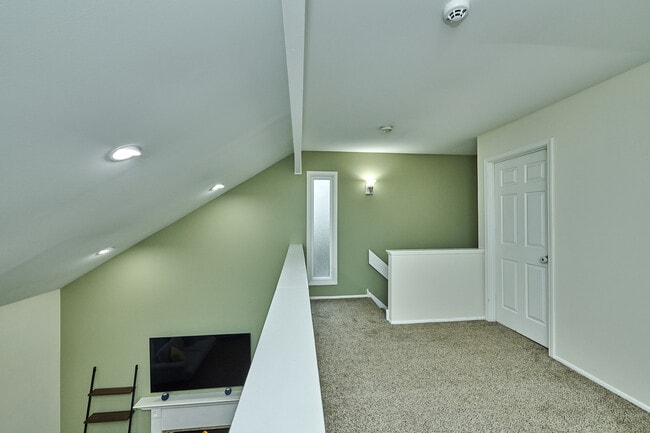 Building Photo - 1066 Florimond Dr