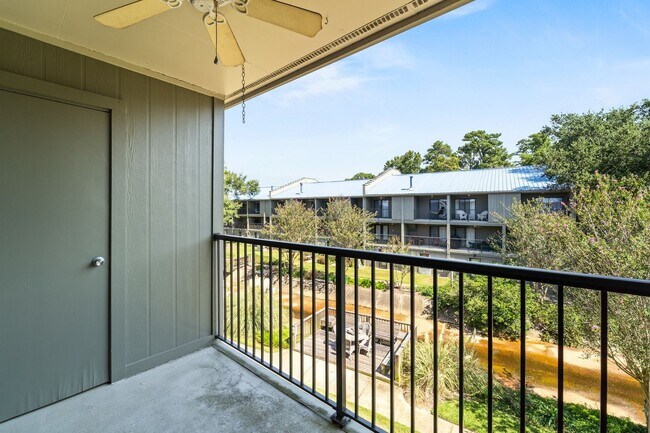 Building Photo - MAN-710S