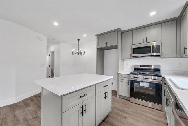 Building Photo - 16385 Valencia Ave