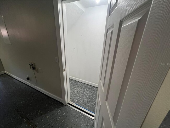 Building Photo - 7350 Black Walnut Way