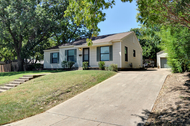 Building Photo - Post War in Ridglea West