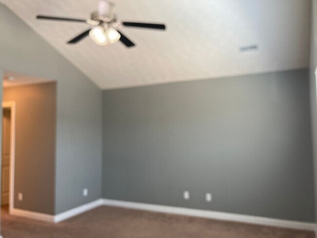 Building Photo - 141 Twin Lakes Dr