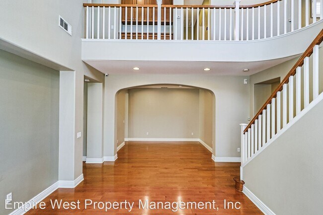 Building Photo - 5 br, 3 bath House - 28115 De La Vina Way
