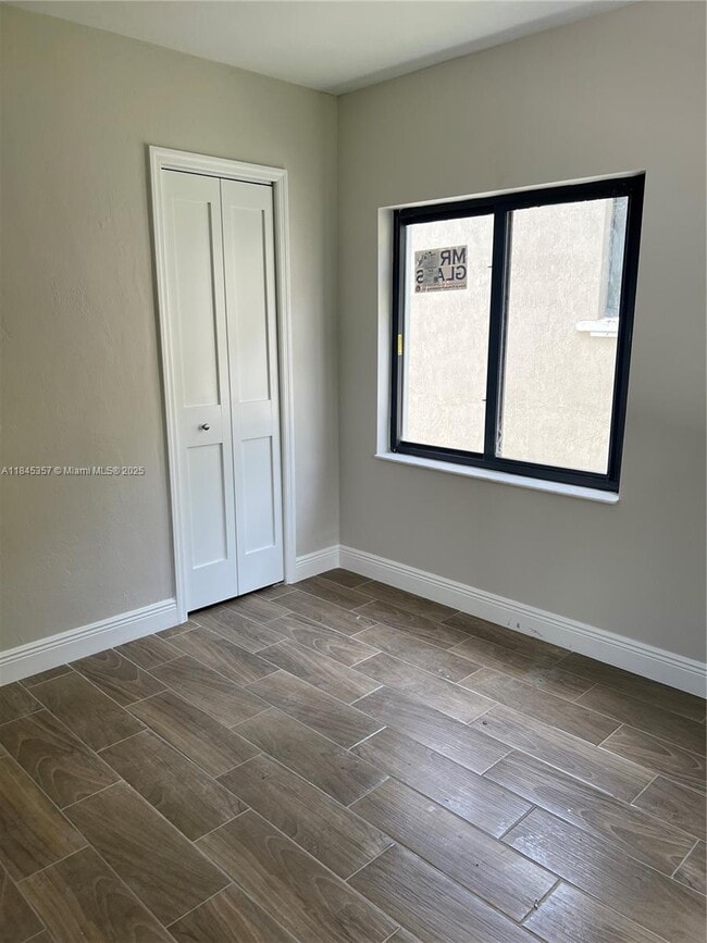 Building Photo - 1136 SW 12th Ct