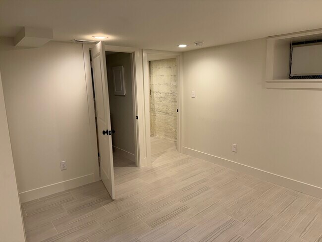 Building Photo - 1612 N Star Ave