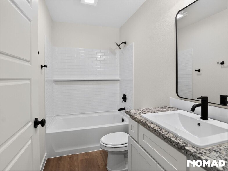 Building Photo - 2160 Langford Ave