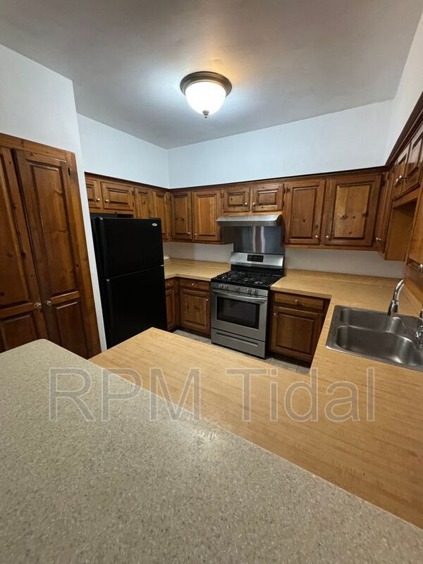 Building Photo - 610 Guy Ln