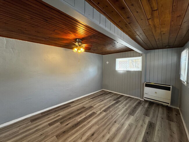 Building Photo - 426 Headingly Ave NW
