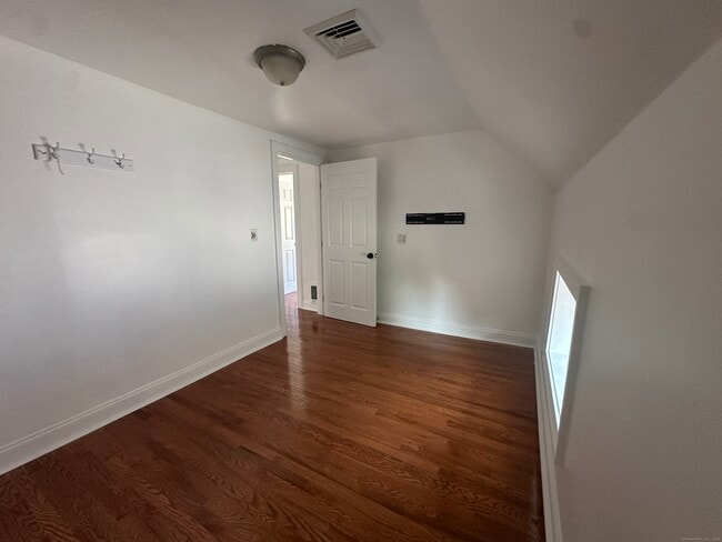 Building Photo - 8 Barnum Ct