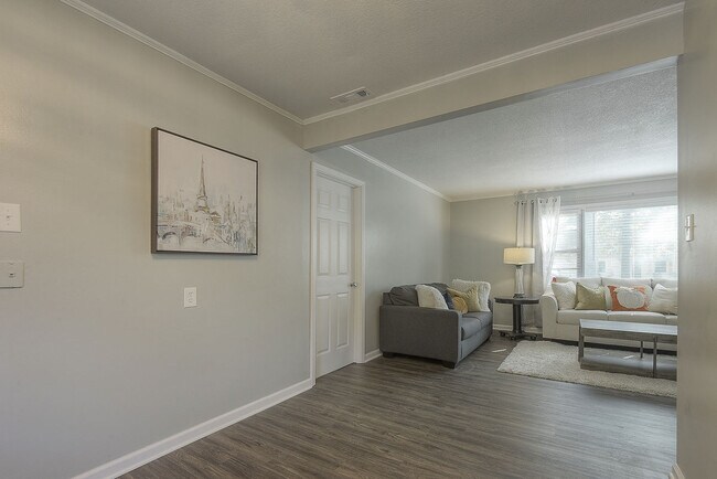 Building Photo - 2324 W 79th Terrace