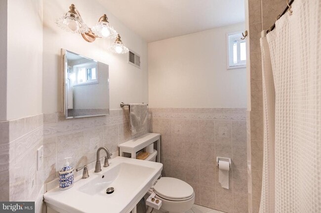 Building Photo - 2978 E Thompson St