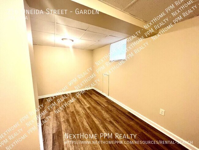 Building Photo - 216 Oneida St