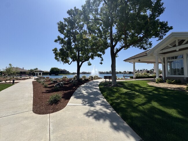 Building Photo - 10556 E Greenbury Way